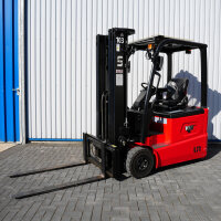 GEBRAUCHT 3-Rad-Gabelstapler 1600 kg rot