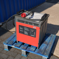 GEBRAUCHT 3-Rad-Gabelstapler 1600 kg rot