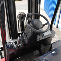 GEBRAUCHT 3-Rad-Gabelstapler 1600 kg rot